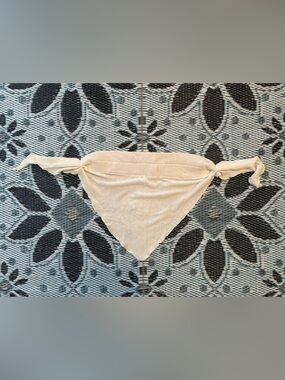 ❤️ Cream Triangle Scarf Bandana